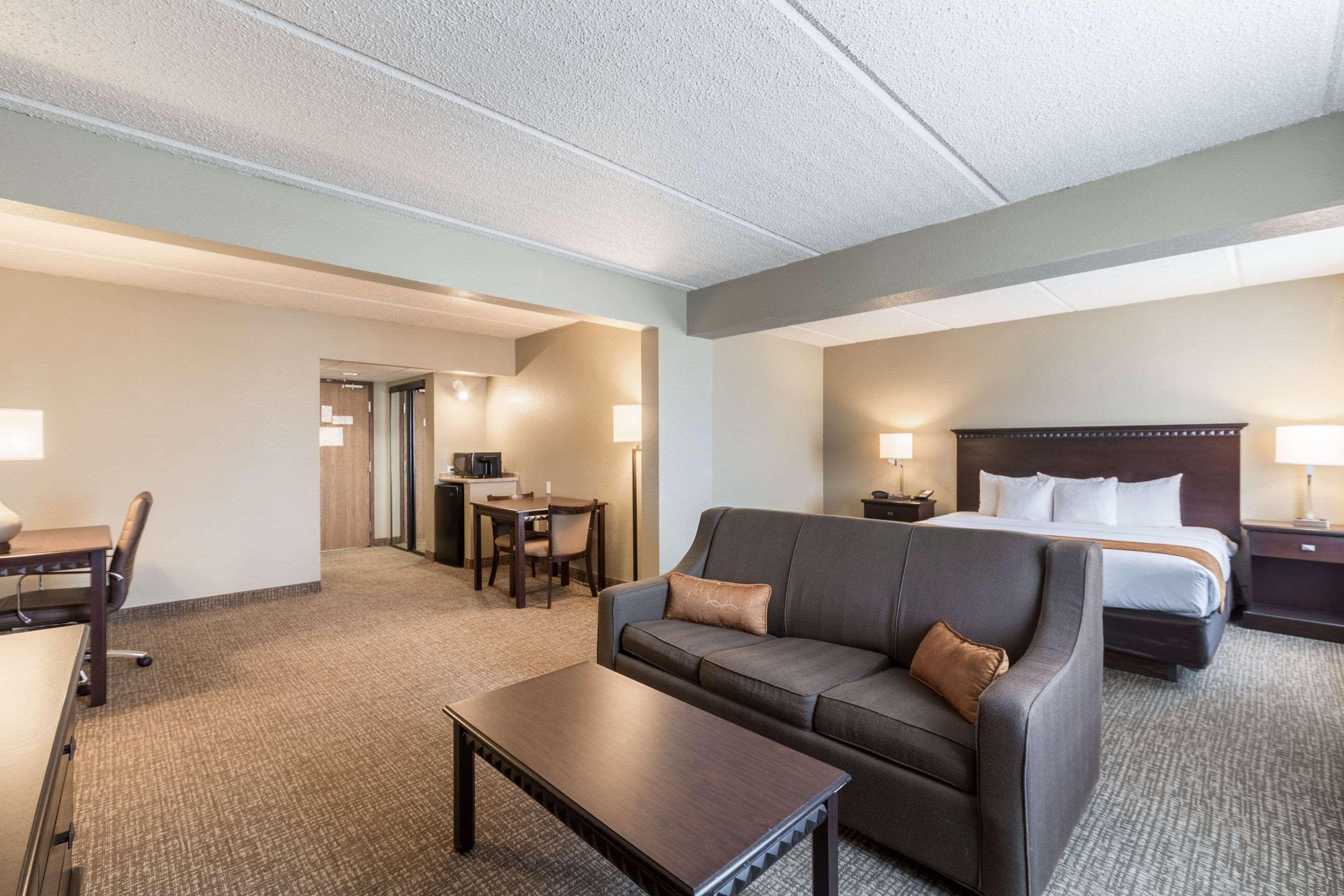 Comfort Suites Austin Airport Buitenkant foto